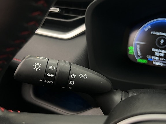 Toyota RAV4 Plug-in Hybrid 23 of 30