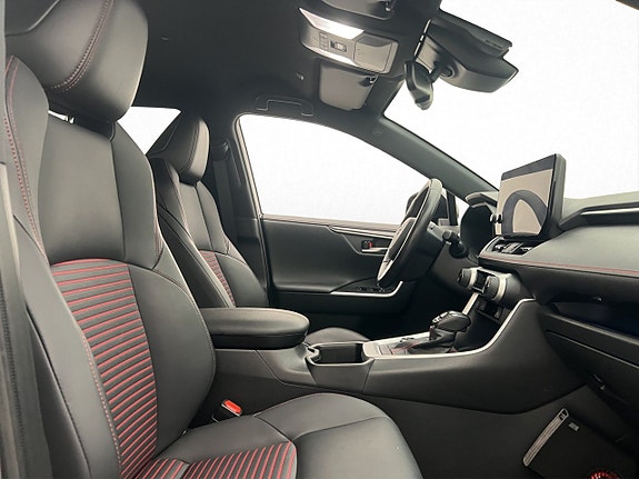 Toyota RAV4 Plug-in Hybrid 10 of 30