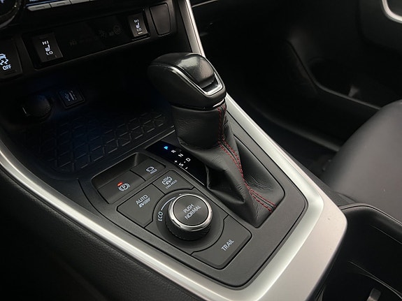 Toyota RAV4 Plug-in Hybrid 22 of 30