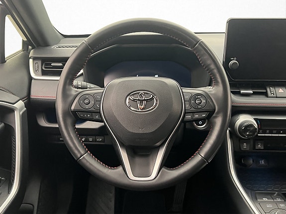 Toyota RAV4 Plug-in Hybrid 11 of 30
