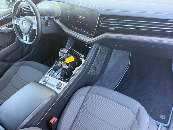 Volkswagen Touareg 17 of 30