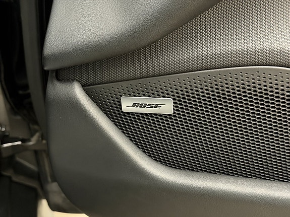Porsche Taycan 12 of 30