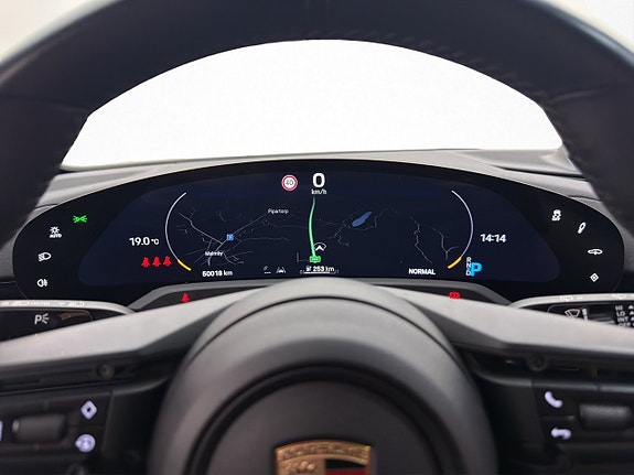 Porsche Taycan 17 of 30