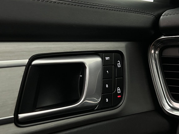 Porsche Panamera 4 14 of 30