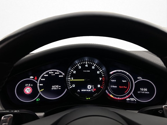 Porsche Panamera 4 18 of 30