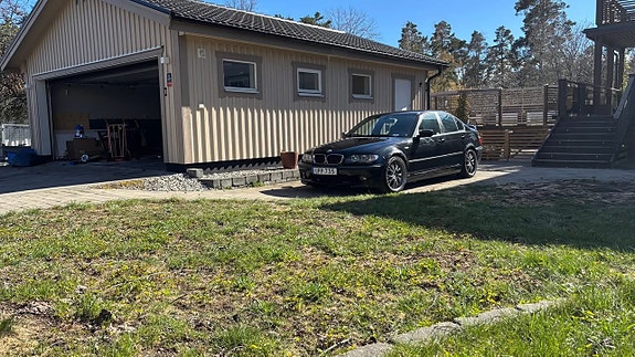 BMW 320i 4 of 9