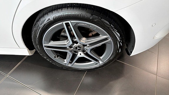 Mercedes-Benz B200 5 of 5