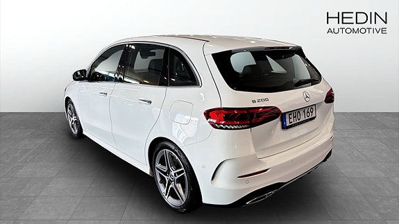 Mercedes-Benz B200 4 of 5