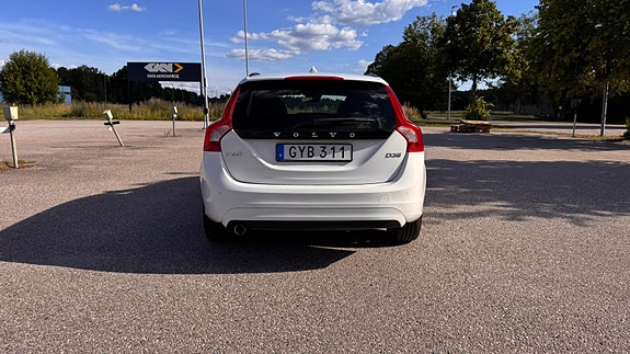 Volvo V60 4 of 5