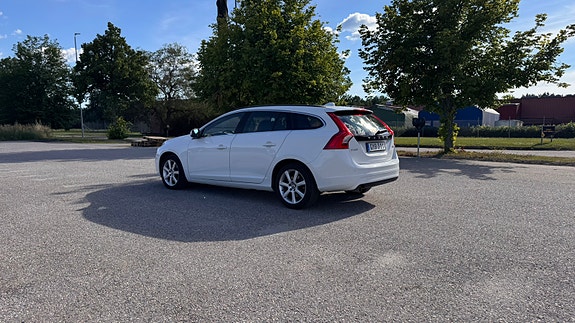 Volvo V60 3 of 5