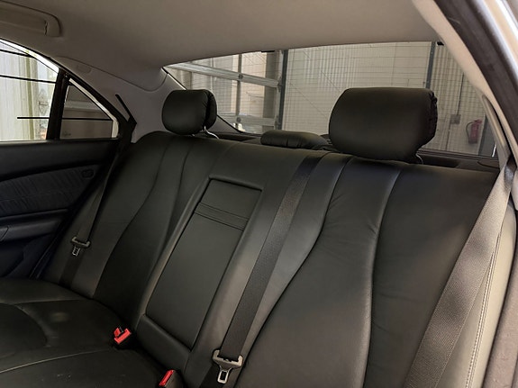 Mercedes-Benz S320 16 of 19