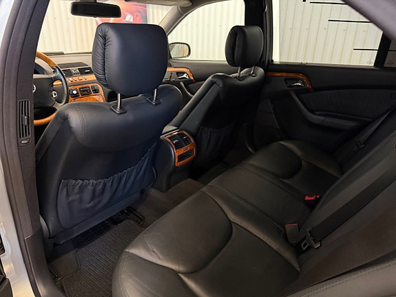 Mercedes-Benz S320 17 of 19