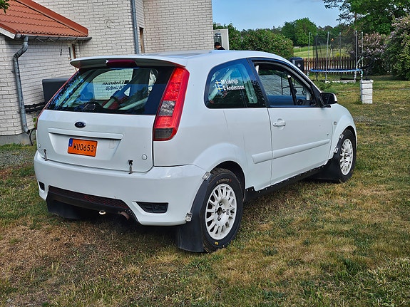 Ford Fiesta 2 of 5
