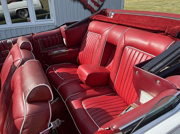 Cadillac Deville 13 of 14
