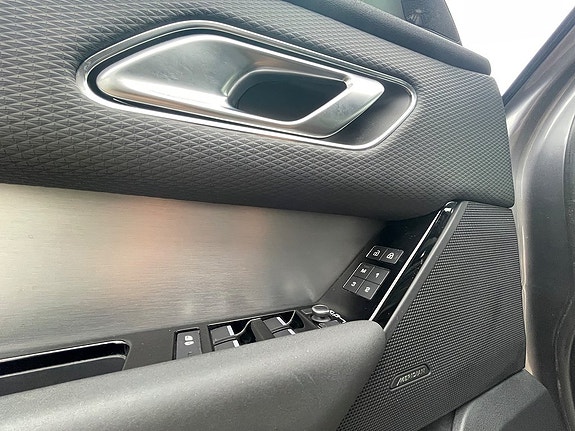Land Rover Range Rover Velar 15 of 26