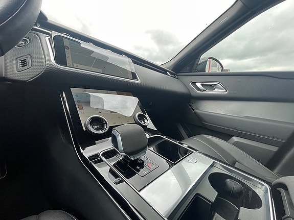 Land Rover Range Rover Velar 18 of 26