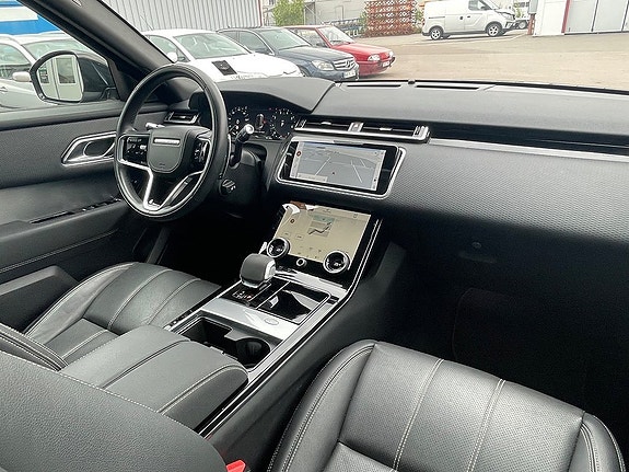 Land Rover Range Rover Velar 23 of 26