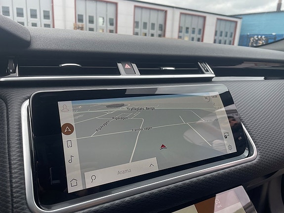 Land Rover Range Rover Velar 17 of 26