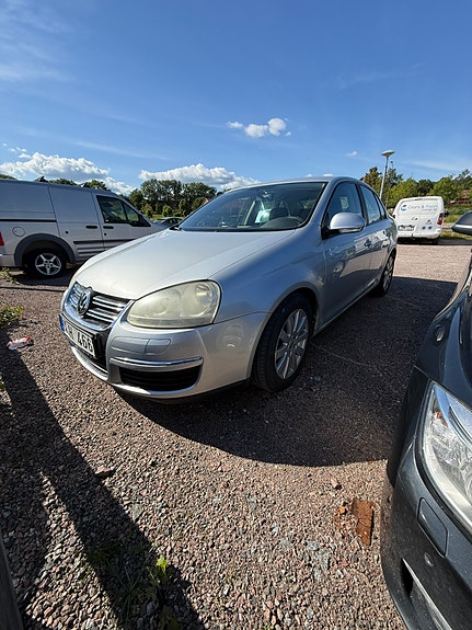 Volkswagen Jetta 3 of 5