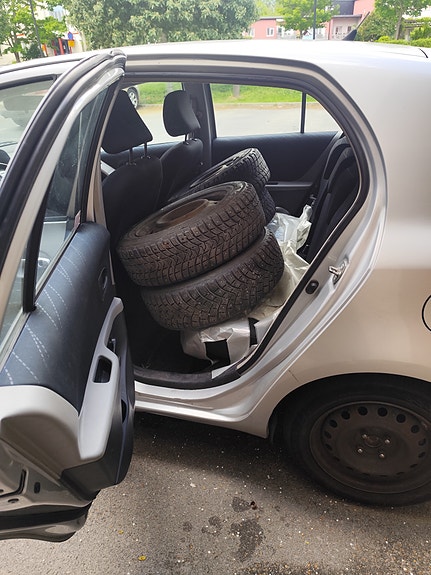 Toyota Yaris 7 of 10