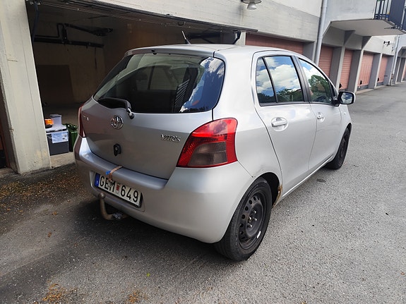 Toyota Yaris 4 of 10