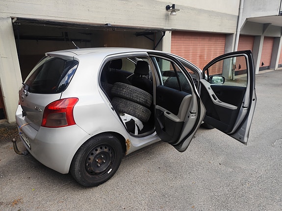 Toyota Yaris 8 of 10