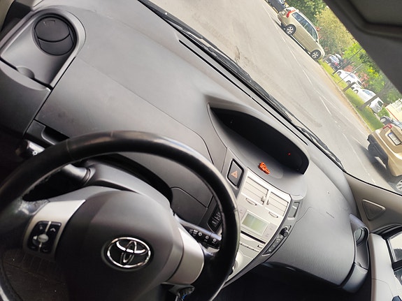 Toyota Yaris 9 of 10