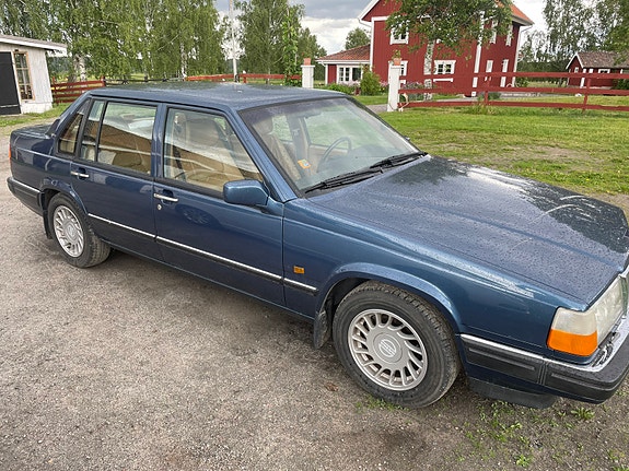 Volvo 960 2 of 5