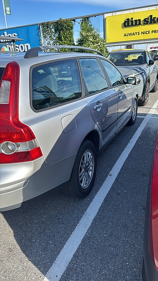 Volvo V50 3 of 5