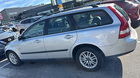 Volvo V50 4 of 5