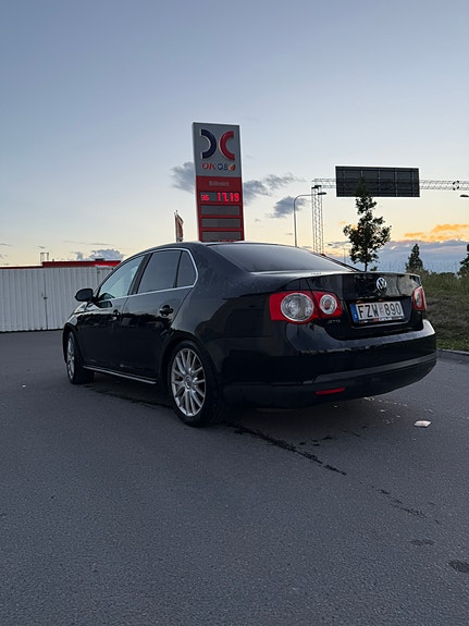 Volkswagen Jetta 4 of 7