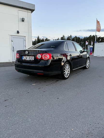 Volkswagen Jetta 3 of 7
