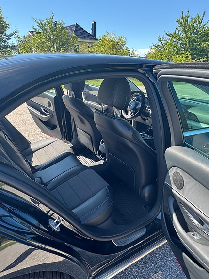Mercedes-Benz E200 6 of 10