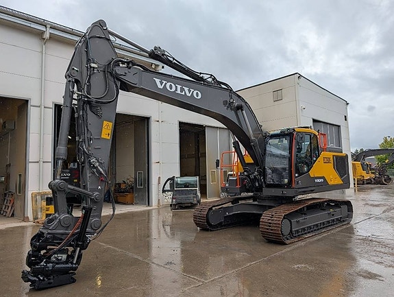 Volvo EC 250 EL 2 of 17