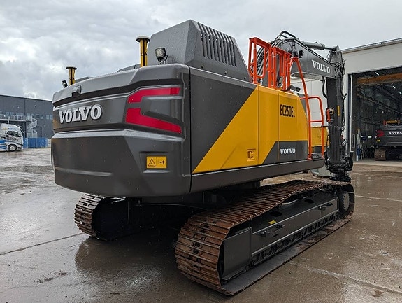 Volvo EC 250 EL 3 of 17