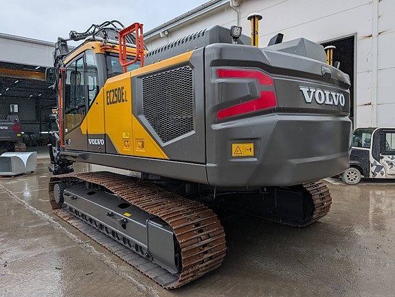 Volvo EC 250 EL 8 of 17