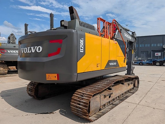 Volvo EC 250 EL 14 of 23