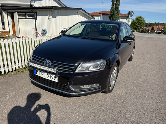 Volkswagen Passat 2 of 6