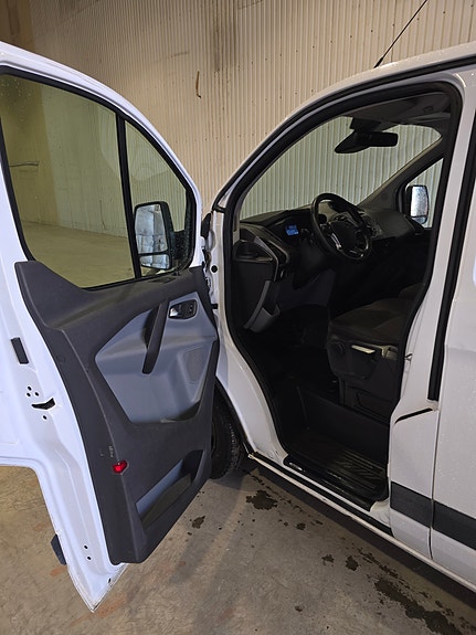 Ford Transit Custom 11 of 11