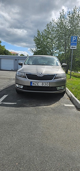 Skoda Rapid 2 of 5