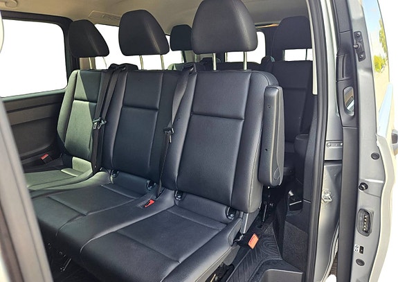 Mercedes-Benz eVito Tourer 9 of 11