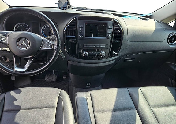 Mercedes-Benz eVito Tourer 10 of 11