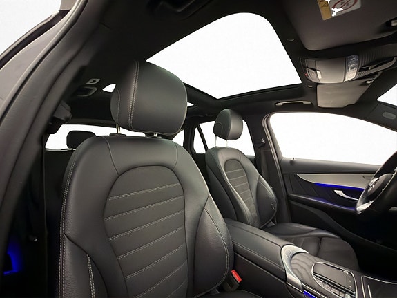 Mercedes-Benz GLC300 e 11 of 30