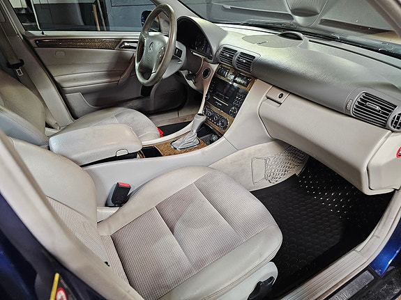 Mercedes-Benz C180 11 of 11