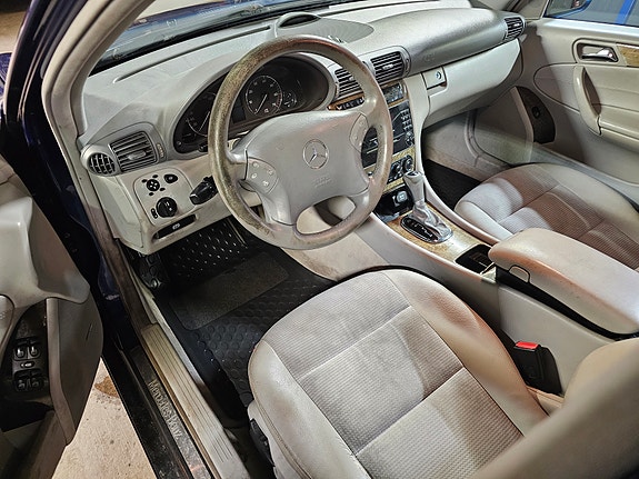 Mercedes-Benz C180 10 of 11
