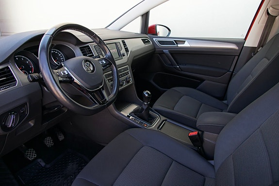 Volkswagen Golf Sportsvan 16 of 21