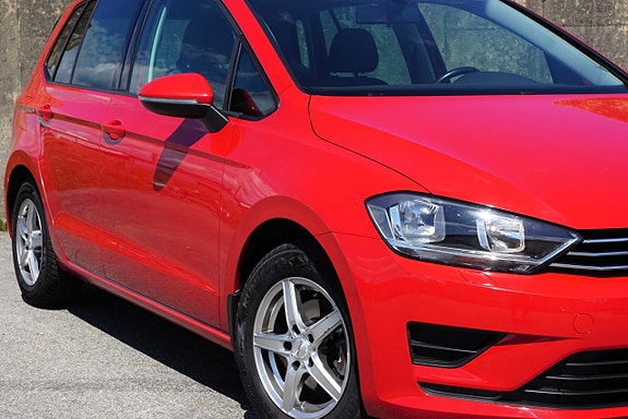 Volkswagen Golf Sportsvan 2 of 5