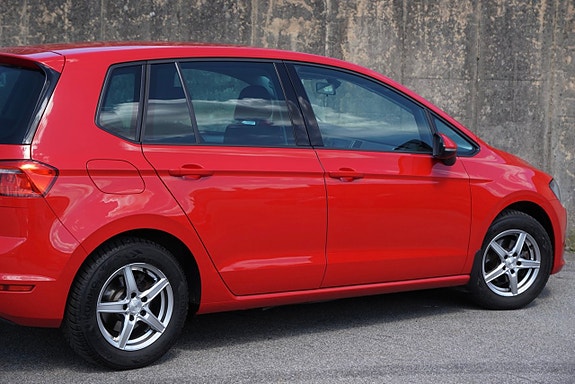 Volkswagen Golf Sportsvan 10 of 21