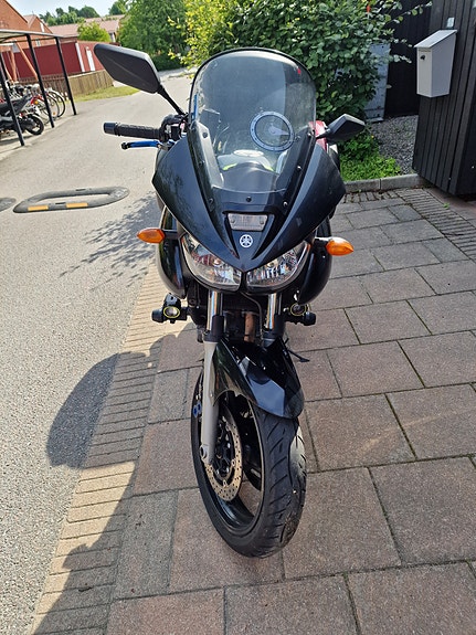 Yamaha TDM900 3 of 5