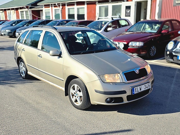 Skoda Fabia 2 of 5